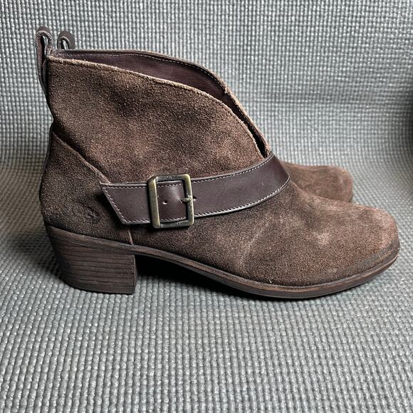 UGG Wright Belted Bootie Ankle Boots Womens 7.5 Brown Distressed Leather Western - Picture 6 of 12